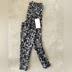 Athleta Salutation Stash 7/8 Tight NWT Gray Black White Medium
